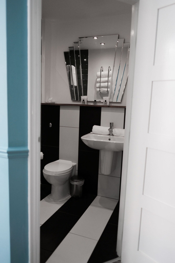 Bathroom 4, The Southern Belle, Brighton and Hove