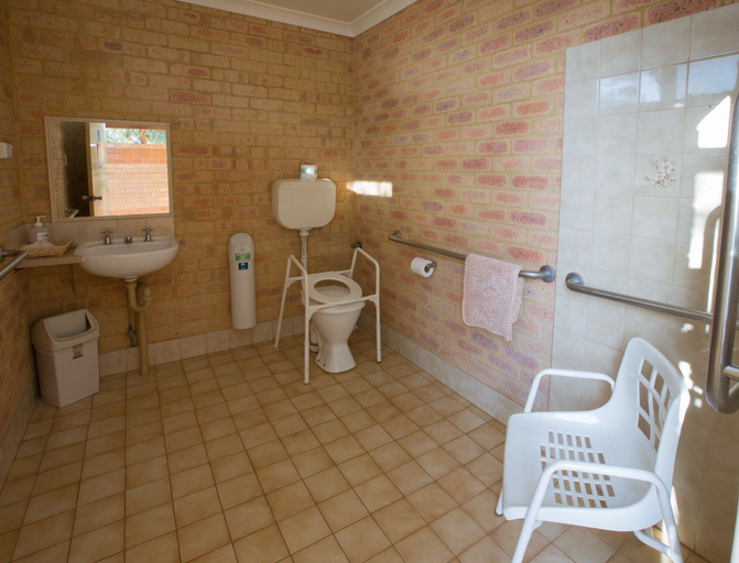 Bathroom 4, Drummond Cove Holiday Park Home, Chapman Valley