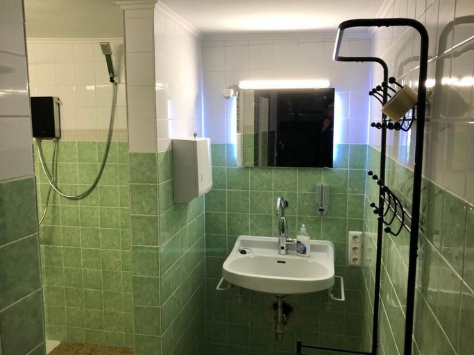 Bathroom 2, Bubble Tent Hotel, Vöcklabruck