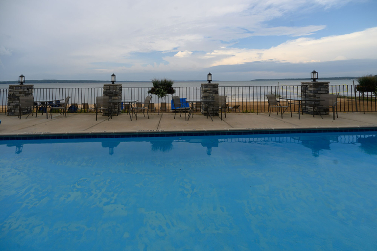 Sport & Beauty 2, Pointes North Beachfront Hotel, Grand Traverse