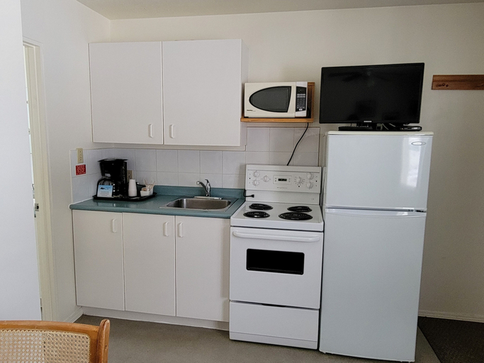 Others 5, Mountain Springs Motel, East Kootenay