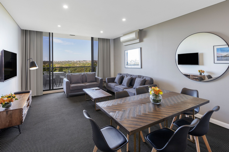 Meriton Suites Waterloo, Sydney