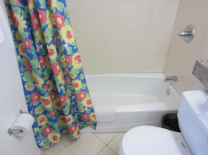 Bathroom 4, Starlight Inn Van Nuys, Los Angeles