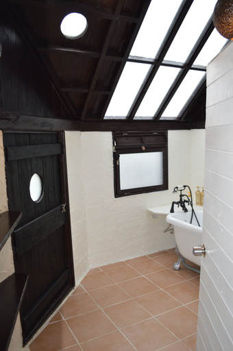 Bathroom 3, Nuka Nuka, Miyakojima