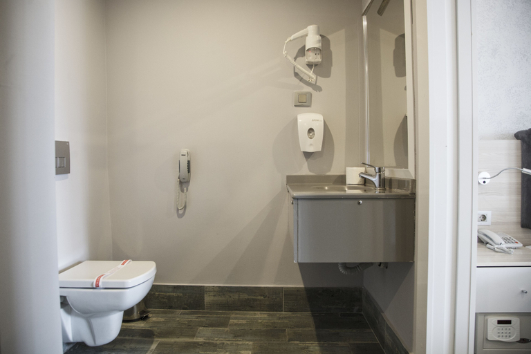 Bathroom 5, Leto City Hotel, Merkez