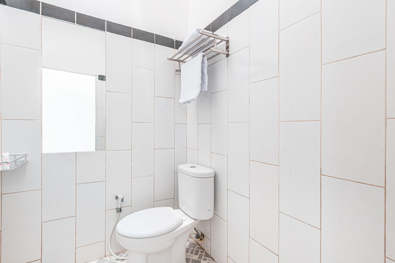 Bathroom 3, OYO 1742 Safa Alya, Bekasi