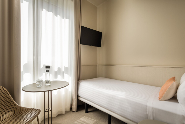 Bedroom 5, BYPILLOW The Bloom, Girona
