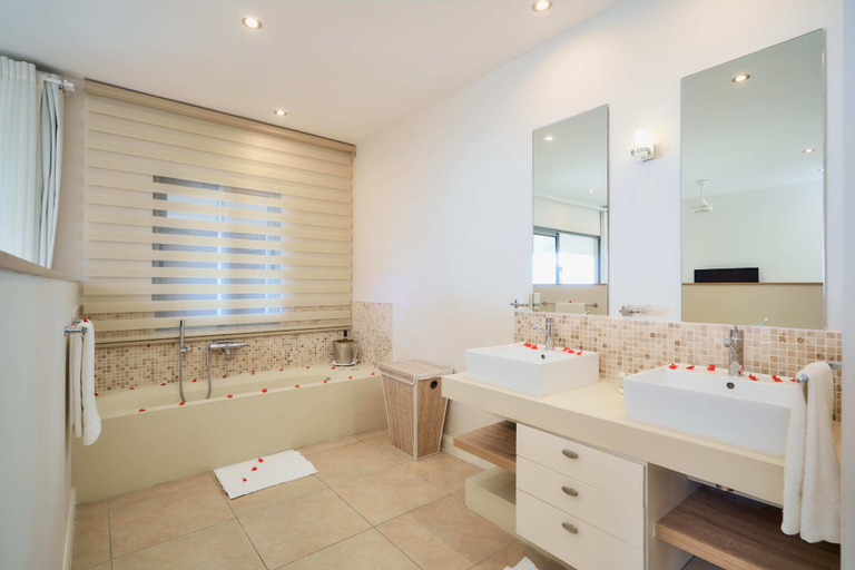 Bathroom 4, Bon Azur Beachfront Suites & Penthouses with LOV