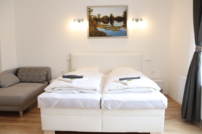 Bedroom 2, Flowers apartments, Praha 5