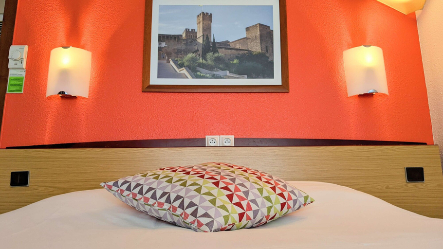 Bedroom 4, Campanile Salon De Provence, Bouches-du-Rhône