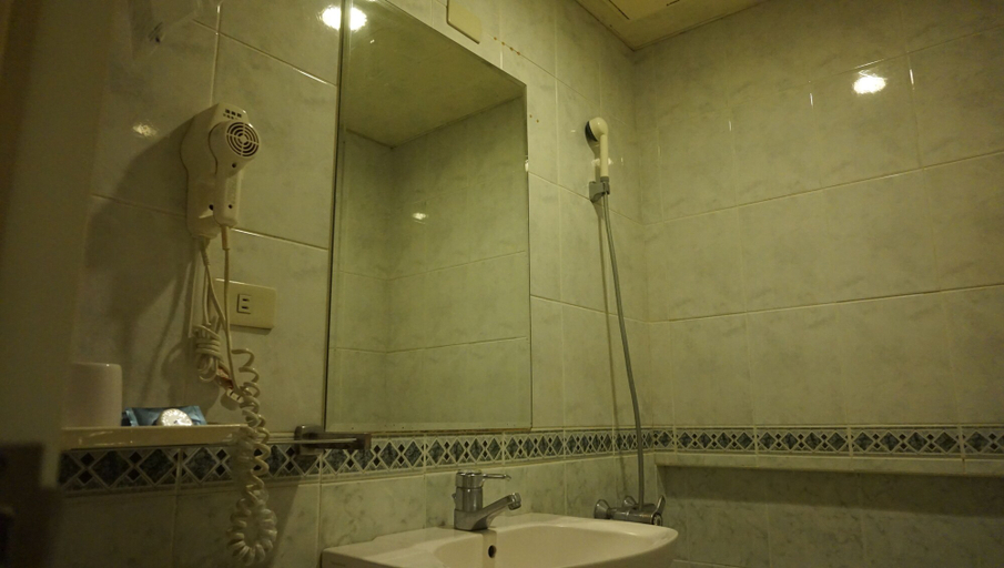 Bathroom 5, Riverside Hotel , Kaohsiung