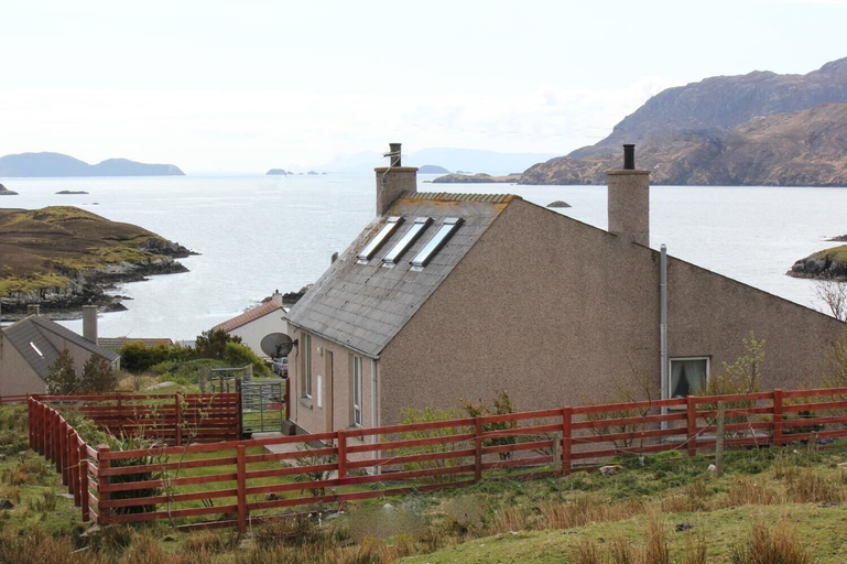 Exterior & Views, Shiantview Cottage, Eilean Siar
