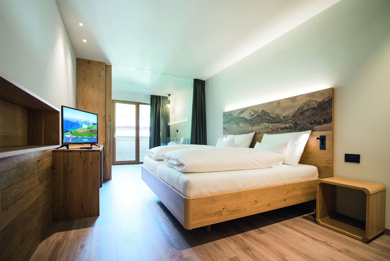 Bedroom 4, Hotel Condor, Bolzano