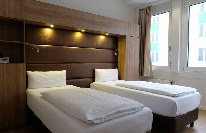 Bedroom 4, Motel Plus Berlin, Berlin