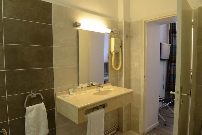 Bathroom 5, Hotel Du Lion, Haute-Saône