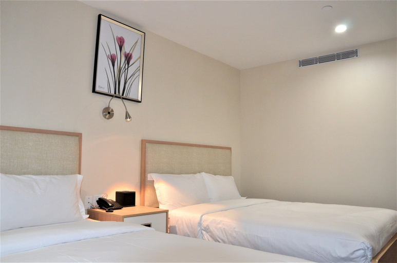 Bedroom 3, Lic Plaza Hotel, New York