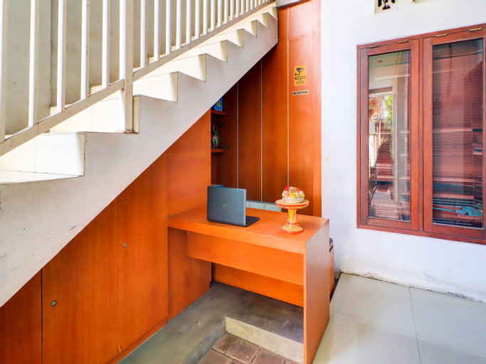Public Area 2, OYO 92315 Prostay Bali, Denpasar