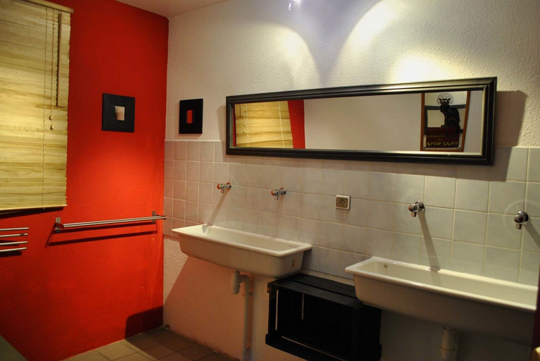 Bathroom, Auberge Gaillard, Hautes-Alpes