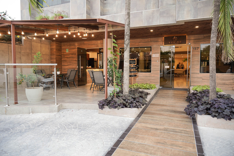 Exterior & Views