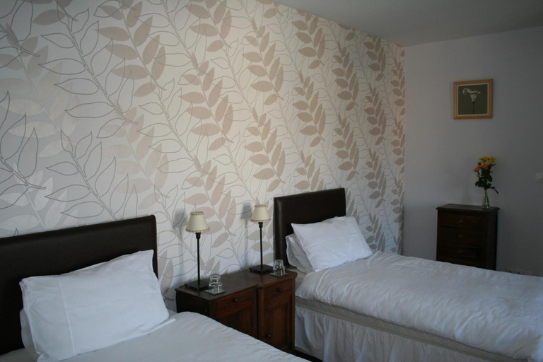 Bedroom 3, Le Voltaire Chambres et Table d'Hotes, Deux-Sèvres