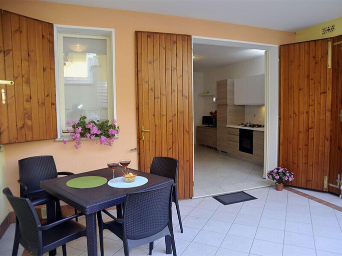 Interior entrance, Easy Piano Terra, Ferrara