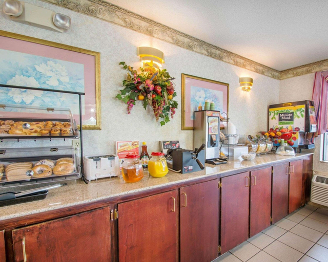 Food & Drinks 5, Econo Lodge Troy, Pike