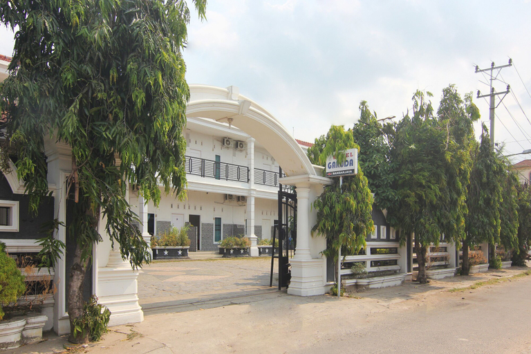 Exterior & Views 2, OYO 1456 Hotel Garuda, Central Lampung