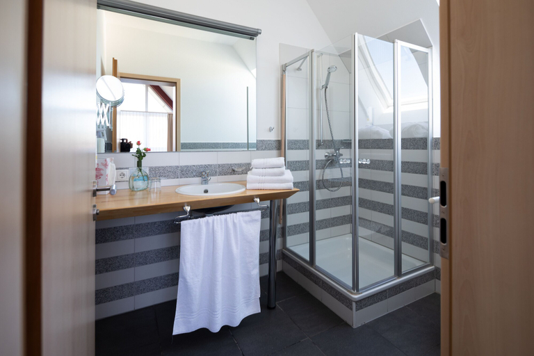 Bathroom 4, Hotel Mainpromenade, Main-Spessart