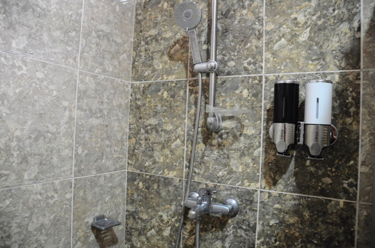 Bathroom 3, Grayhaus Guest House, Petaling Jaya