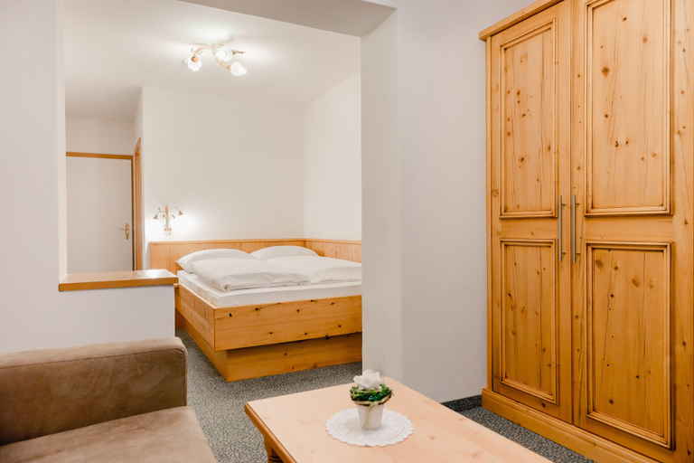 Bedroom 2, Hotel Waldsee, Bolzano