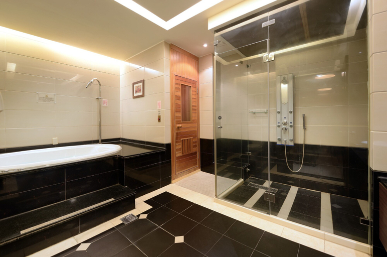 Bathroom 3, Holland Hill Motel, Tainan