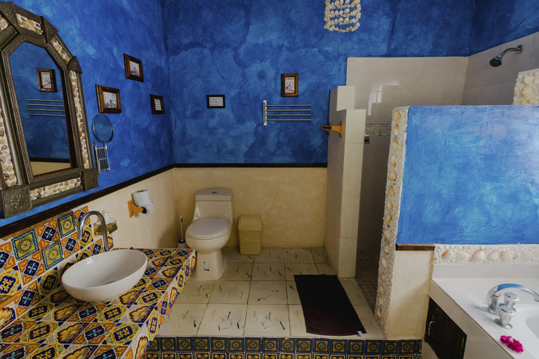 Bathroom 4, Beachfront Hacienda del Cuyo Penthouse, Tizimín