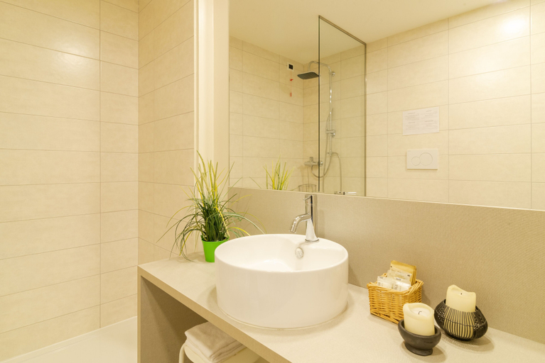 Bathroom 4, Hotel Stampa 1968, Varese