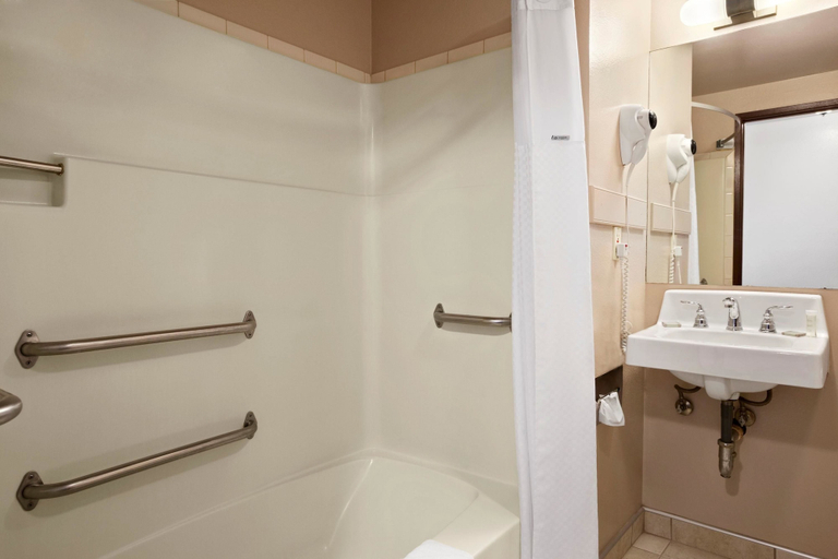 Bathroom 4, Super 8 by Wyndham Coeur d'Alene, Kootenai