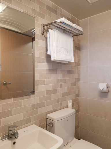 Bathroom 3, Bed Radio Dongmoon - Hostel, Jeju