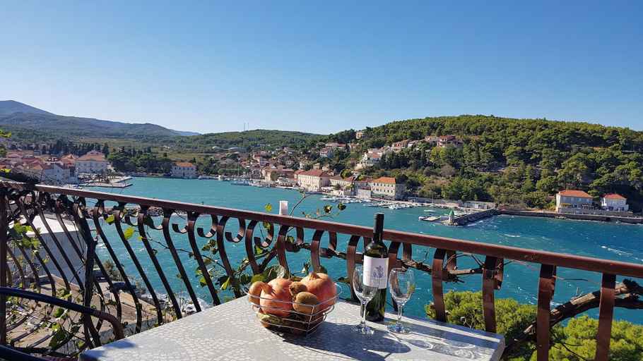 Others 1, Apartments and Room Caric, Jelsa