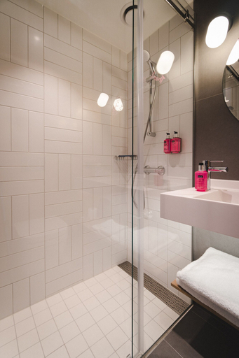 Bathroom 5, Moxy Bergen, Bergen
