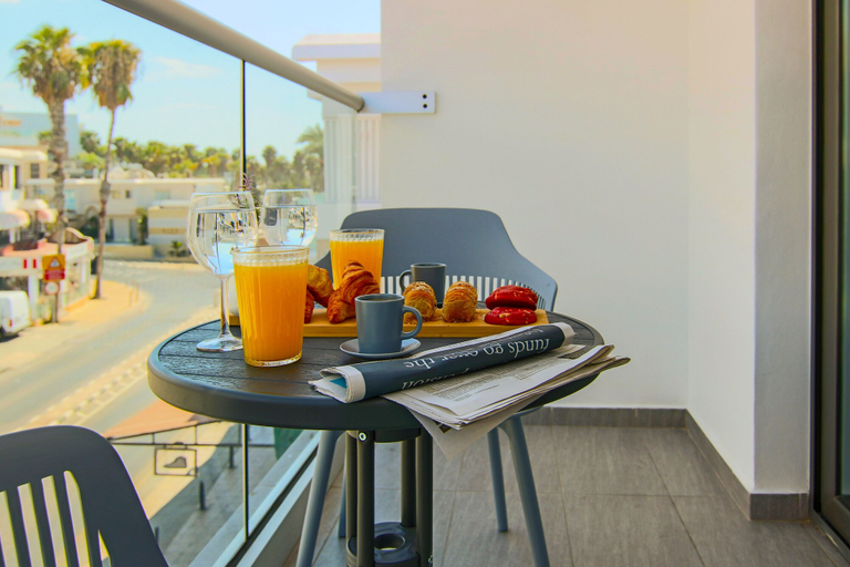 Food & Drinks 5, Phaedrus Living Seaside Flat Athina 115