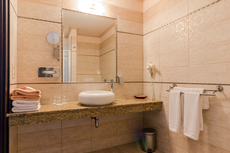 Bathroom 5, Hunguest Hotel Apollo, Hajdúszoboszló