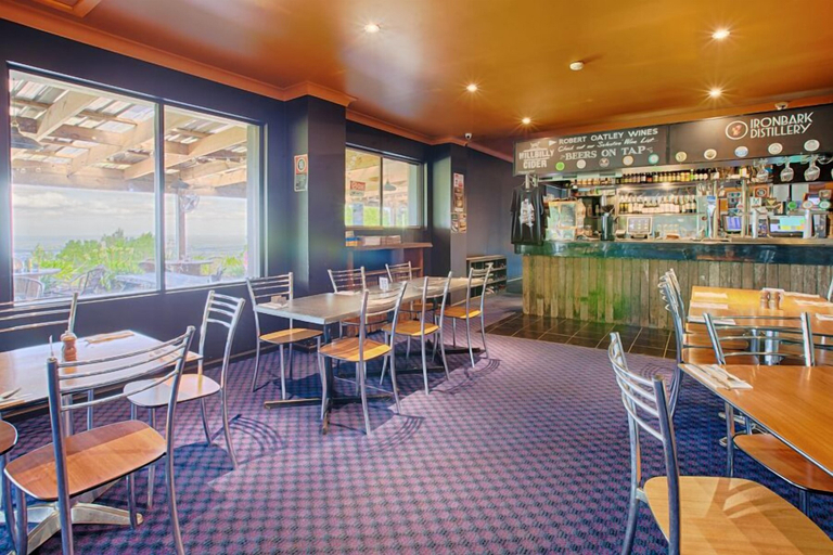 Food & Drinks 5, Archibald Hotel, Hawkesbury