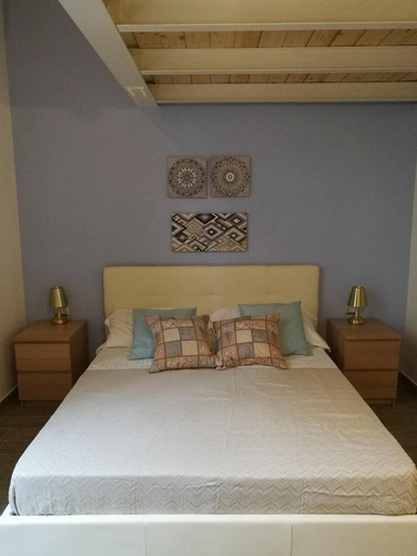 Bedroom 2, EmyJo Central B&B, Napoli