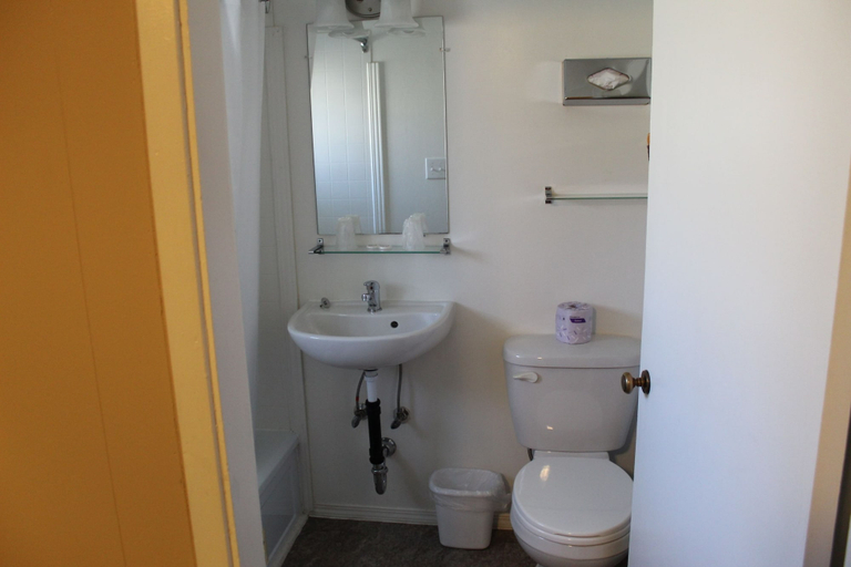 Bathroom 3, Nomad motel, Thompson-Nicola