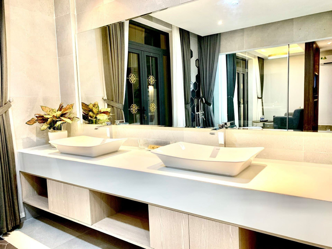 Bathroom 5, Golden Inn Hotel, Huế