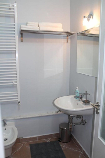 Bathroom 5, L'Iris B&B, Lucca