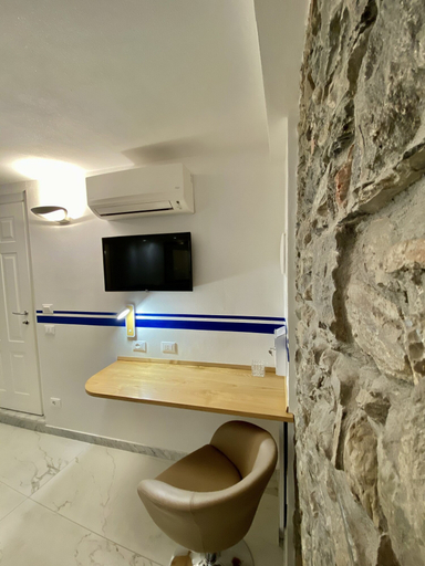 Others 5, Giovanni Rooms Manarola, La Spezia