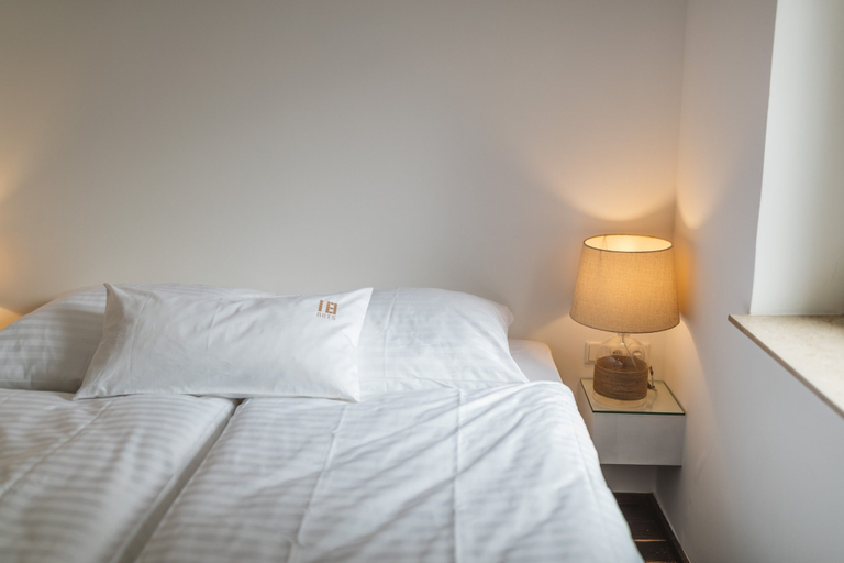 Bedroom 3, 18Arts Hotel - Living in a Gallery!, Köln