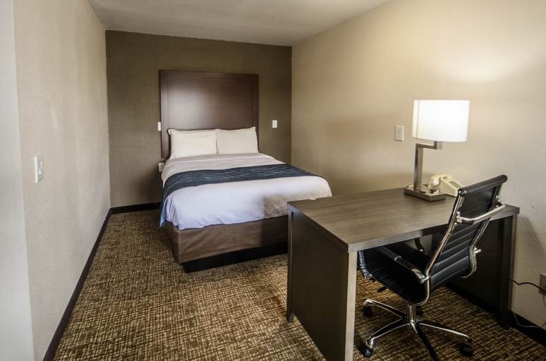 Bedroom 3, Richland Inn Lawrenceburg, Lawrence