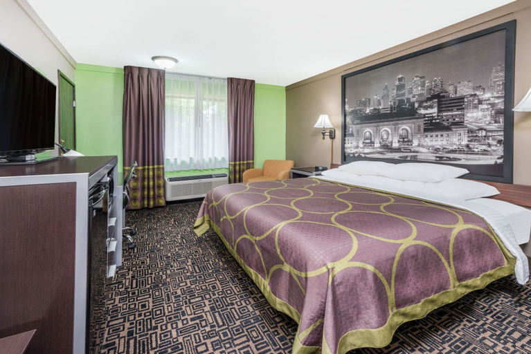 Bedroom 2, Super 8 by Wyndham Warrensburg, Johnson