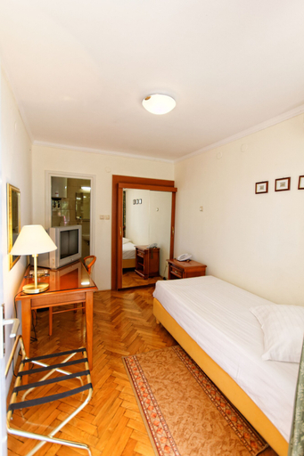 Bedroom 3, Hotel Val, Seget