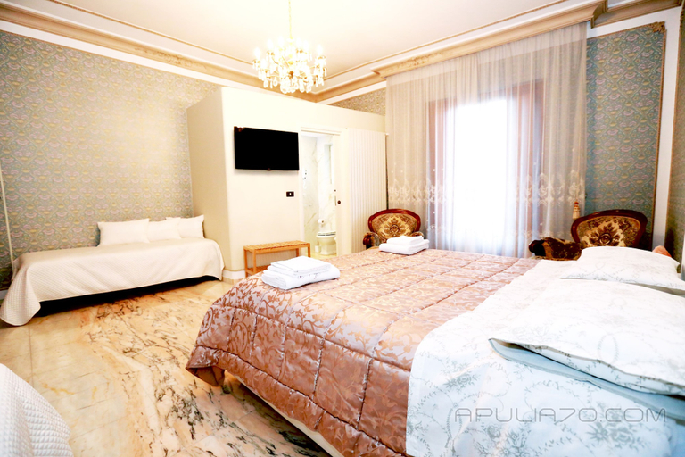 Bedroom 2, Apulia 70 Holidays, Bari